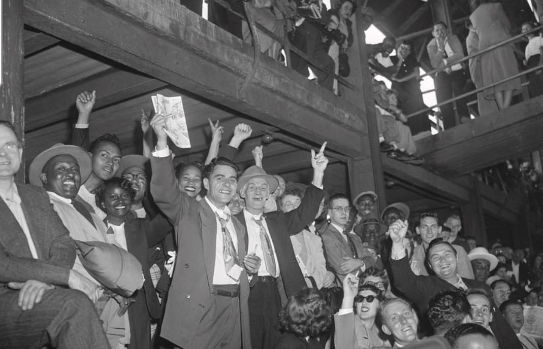 Brooklyn Dodgers fans at Ebbets Field, 1950. The Golden Age of working  stiffs dressing up to see a ballgame. : r/OldSchoolCool