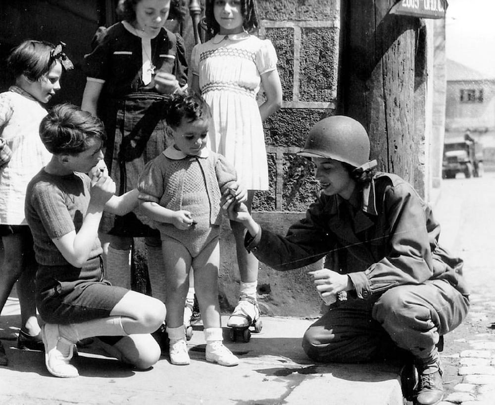 war and social upheaval: World War II France the children